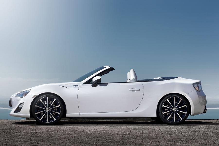  Toyota FT-86 Open Concept 2013 года  (фото 10 из 25)